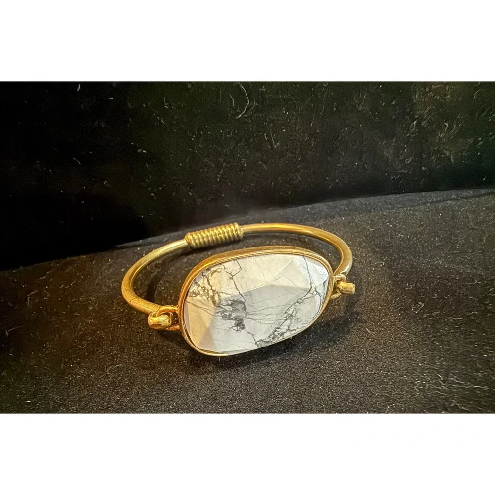 Gold Tone White‎ Howlite Faceted Stone Bangle Bracelet Hook Closure Boho Cuff